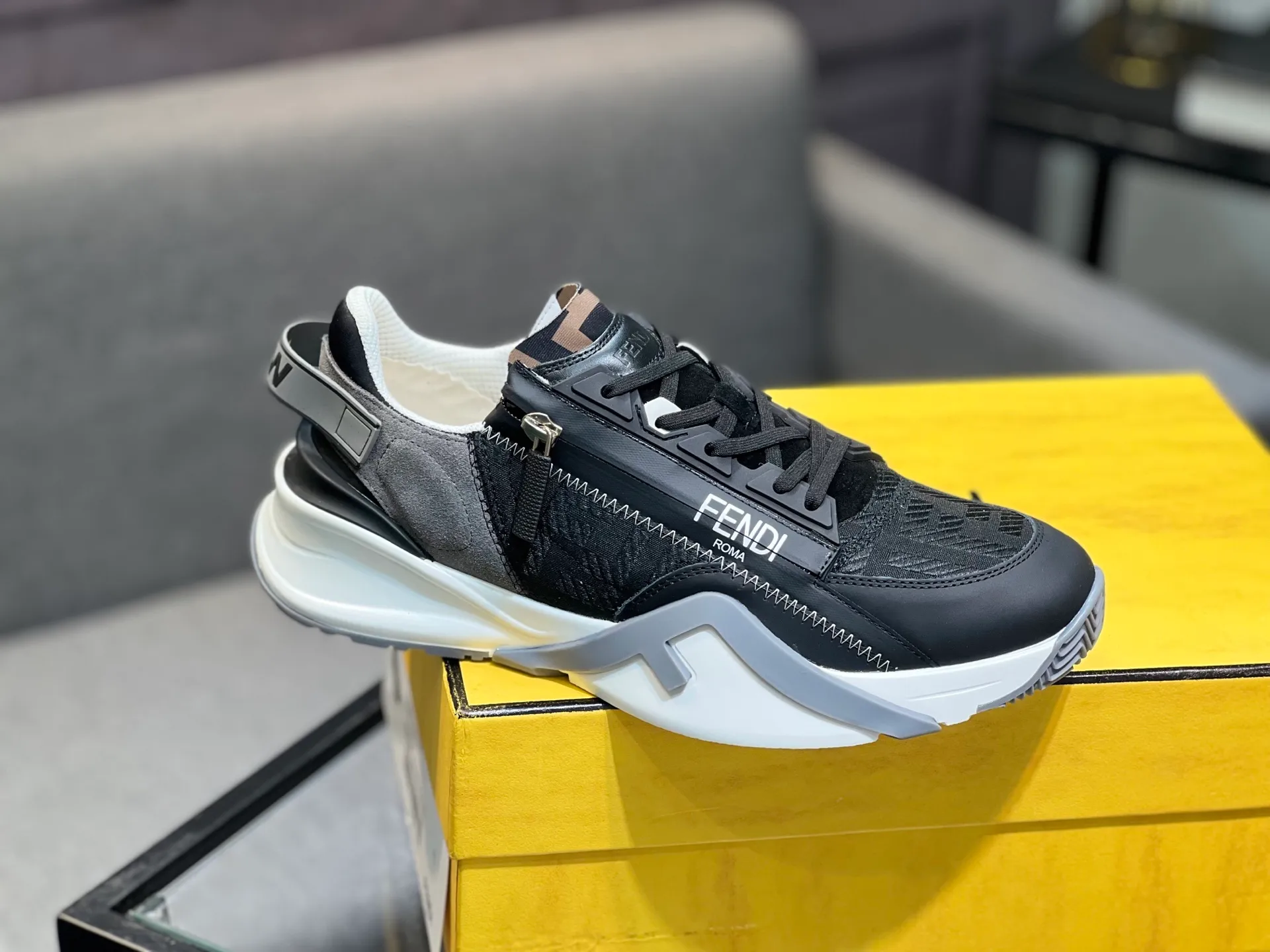 Men's shoes 💰540 FENDI men's fashionable casual shoes 👟Hot sale🔥 Official website 1:1 replica ⬆️Original quality - original leather - original breathable mesh lining original outsole 1:1 replica, code number 38-44 (45-46 customized)
